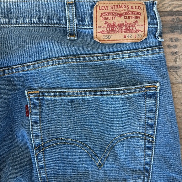 Levi's Men's 550 Relaxed Mid Rise Relaxed Fit Tapered Leg Jeans Size 42x30 - Picture 5 of 5